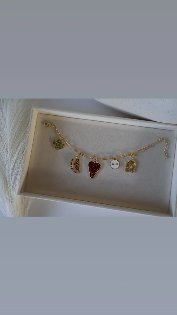 Pulsera con Dijes Decorativos