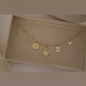 7E25B0B9-9DBB-44AC-AB87-DA65CA2D3EE7-1.webp Pulsera con Dijes de Corazones y Medallones