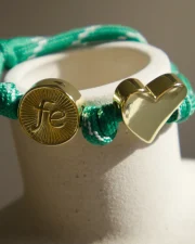 IMG_4228-scaled-1.webp Pulsera de Cordón Ajustable con Dijes