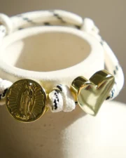 IMG_4230-scaled-1.webp Pulsera de Cordón Ajustable con Dijes