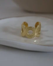 Anillo con Diseño Geométrico Calado