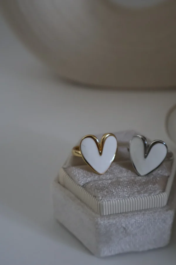 IMG_6071-scaled-1.webp Anillo Corazón Esmaltado