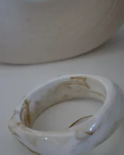IMG_6111-scaled-1.webp Brazalete Rígido con Acabado Brillante