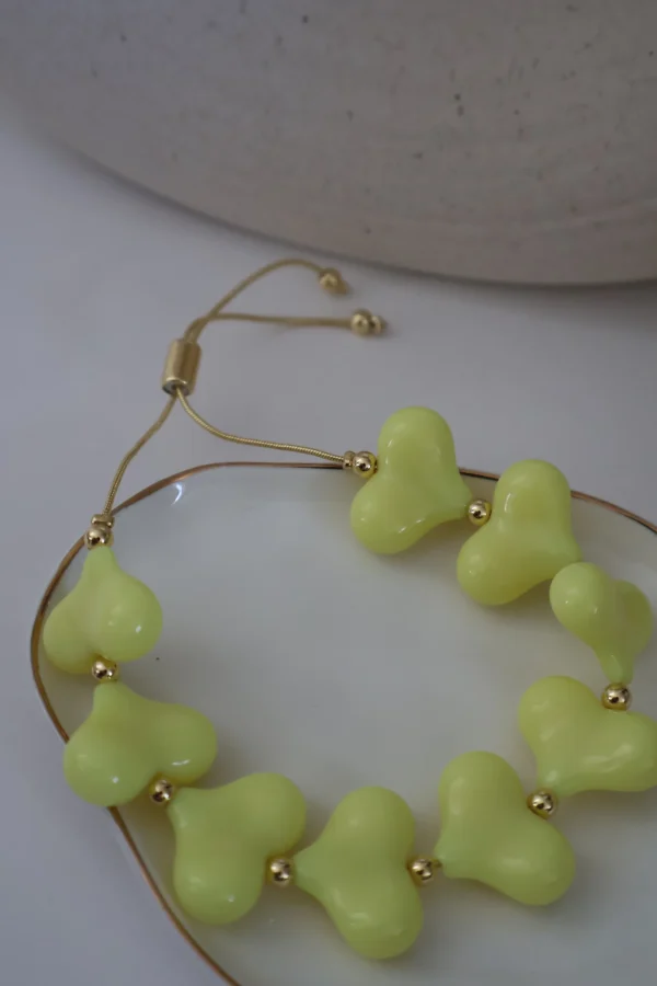 IMG_6118-scaled-1.webp Pulsera con Corazones Decorativos